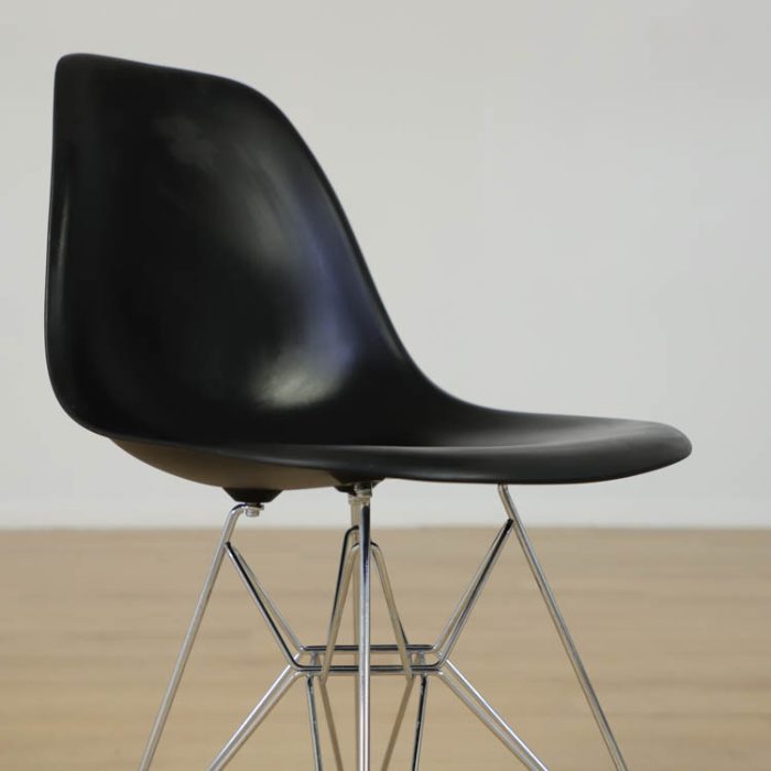 Stol Eames Fiberglass Side Chair DSR
