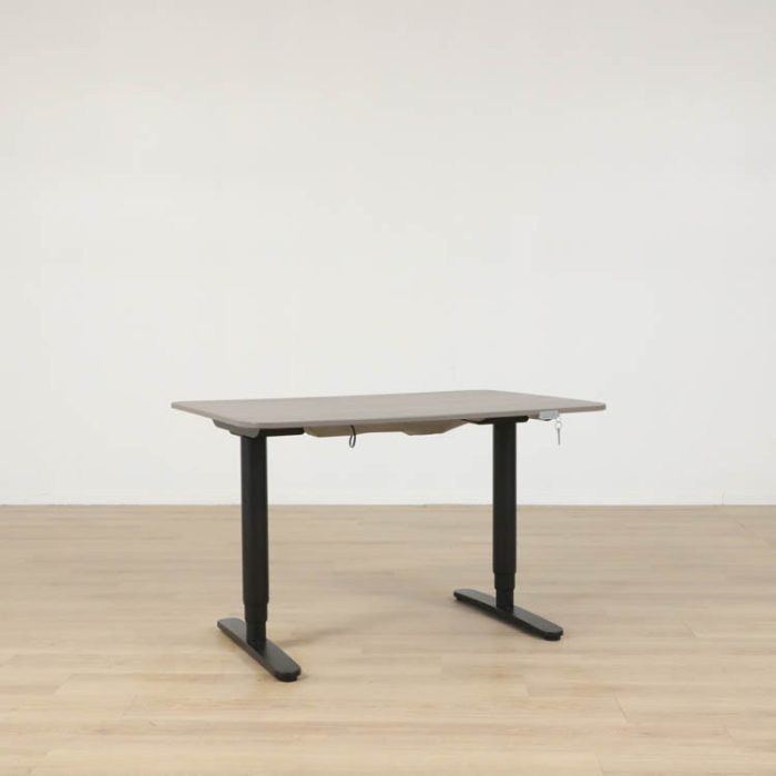 Elektrisk højdejusterbart skrivebord med skrivebordsskærm Bekant