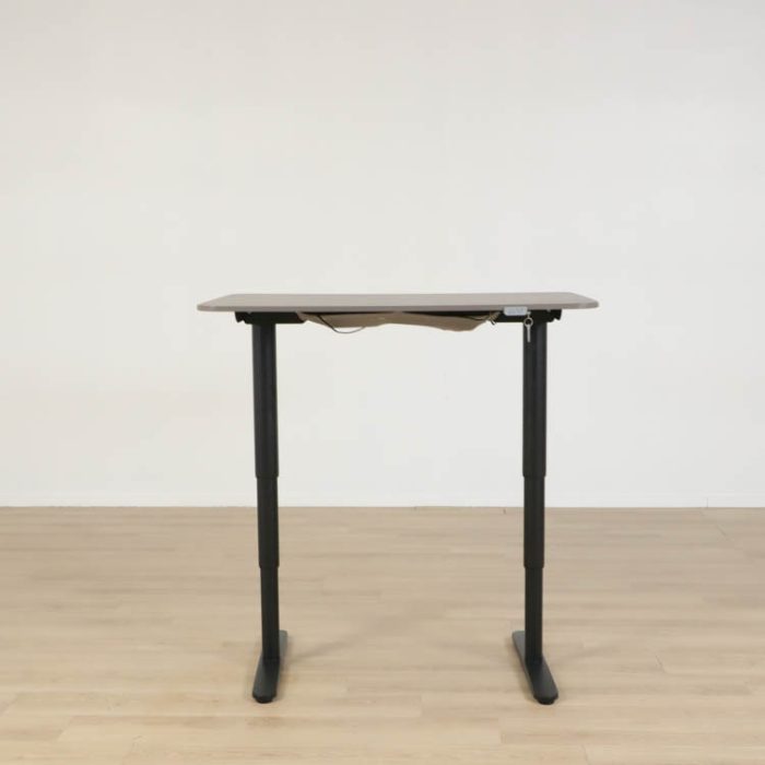 Elektrisk højdejusterbart skrivebord med skrivebordsskærm Bekant