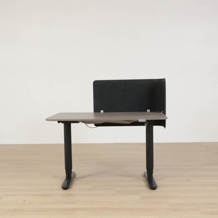 Elektrisk højdejusterbart skrivebord med skrivebordsskærm Bekant