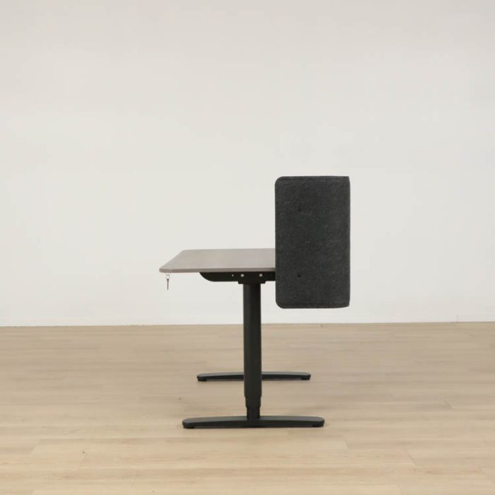 Elektrisk højdejusterbart skrivebord med skrivebordsskærm Bekant