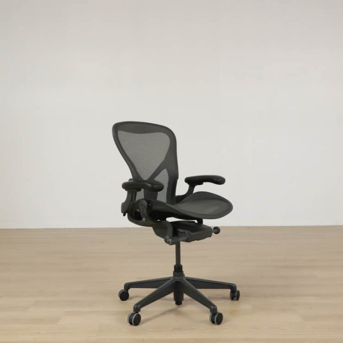 Kontorsstol Aeron Re-Mastered Medium | HERMAN MILLER Kontorsstol Aeron Re-Mastered Medium