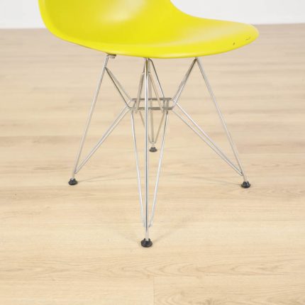 Stol Eames Fiberglass Side Chair DSR