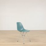 Stol Eames Fiberglass Side Chair DSR