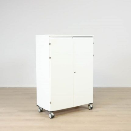 Opbevaringsplads med skydedør