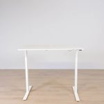 Elektriskt höj- och sänkbart skrivbord