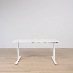 Elektriskt höj- och sänkbart skrivbord