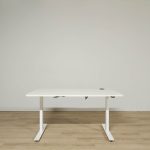 Elektrisk højdejusterbart skrivebord