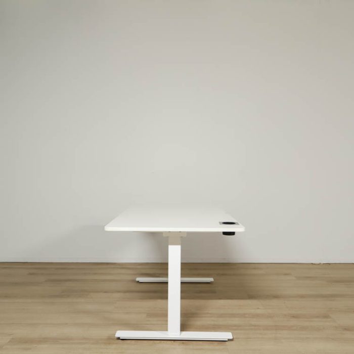 Elektrisk højdejusterbart skrivebord