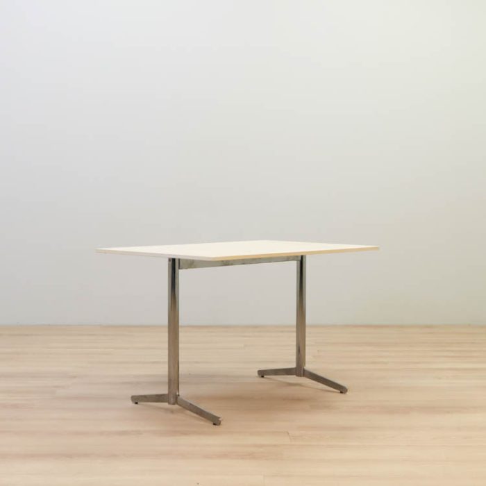 Whiteboard med integrerad monitorfunktion Mötesbord Feather