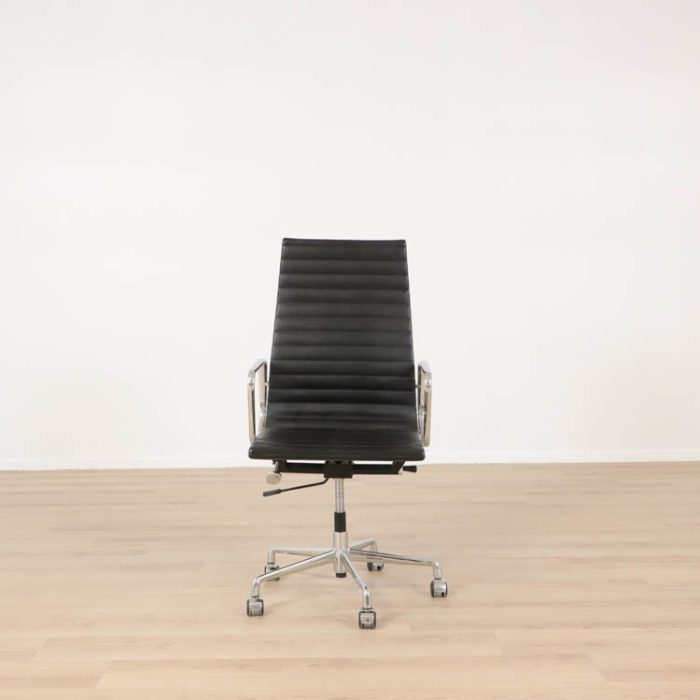 Kontorstol inspireret af EA 119 VITRA