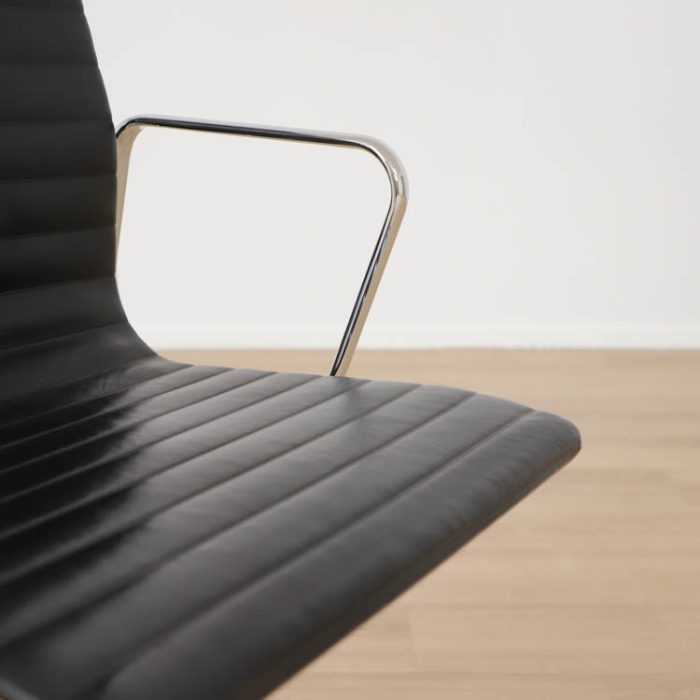 Kontorstol inspireret af EA 119 VITRA