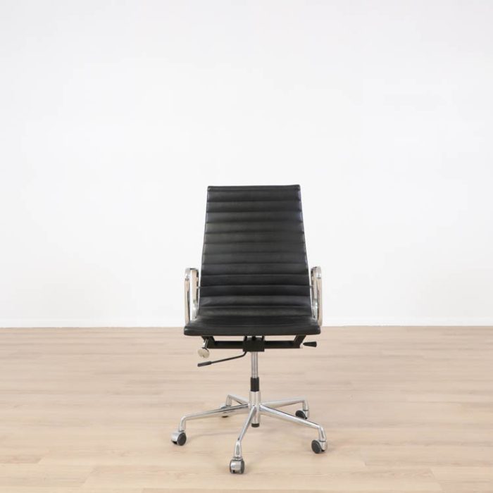 Kontorstol inspireret af EA 119 VITRA