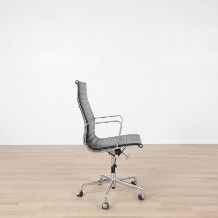 Kontorstol inspireret af EA 119 VITRA
