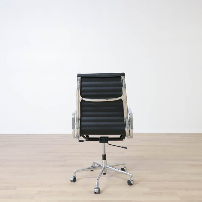Kontorstol inspireret af EA 119 VITRA