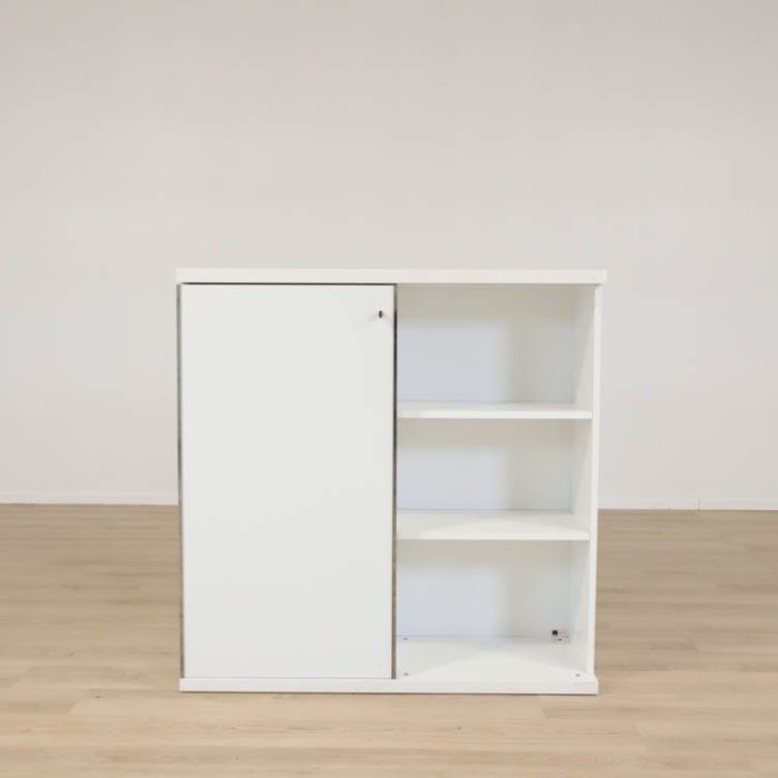 Opbevaring i skydedør