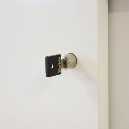 Opbevaring i skydedør