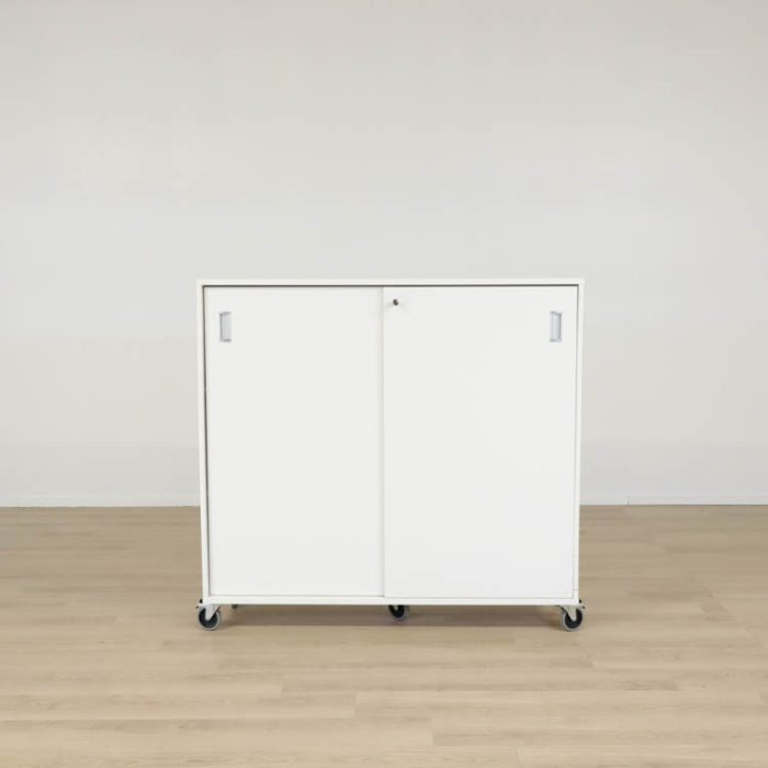 Opbevaring med skydedør | BRIZLEY Opbevaring i skydedør