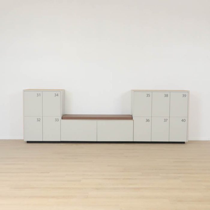 Personalekabinet med siddeområde | RAFZ Personalets skab med siddeområde