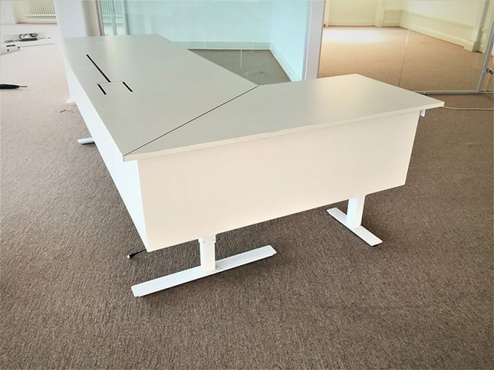 Elektriskt höj-och sänkbar receptionsdisk