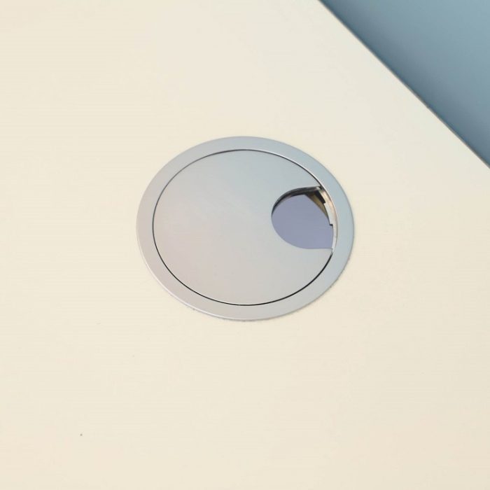 Højdejusterbart skrivebord med skærm