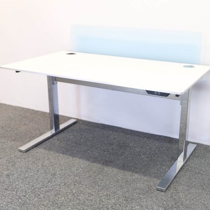 Höj- och sänkbart skrivbord med avskärmning