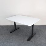 Elektrisk højdejusterbart skrivebord Bekant