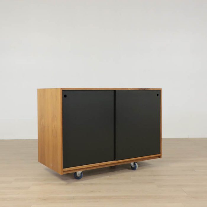 Skjutdörrsförvaring Skjutdörrsförvaring