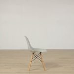 Caféstol Eames Plastic Chair